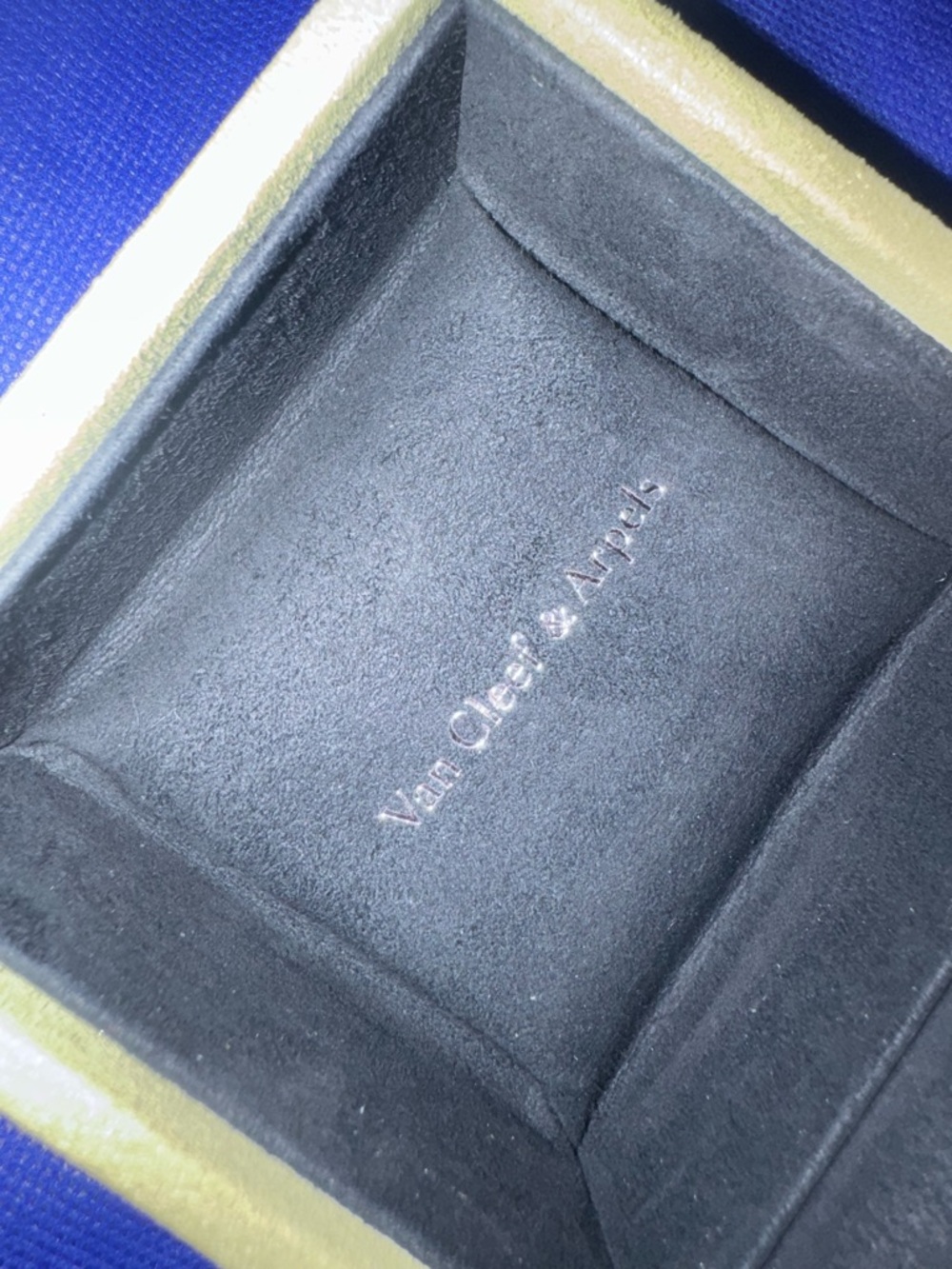 Van Cleef & Arpels 💯% Authentic luxury Green Velvety Jewelry or storage Box Set - Picture 4 of 12
